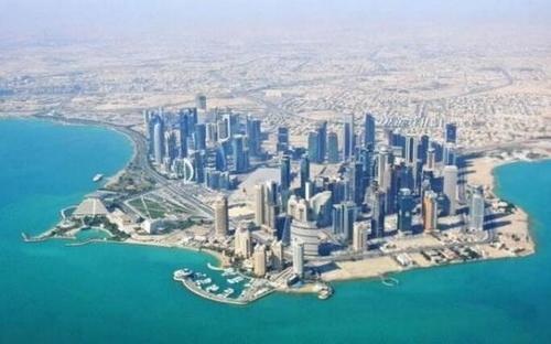 这个国家将举办下一届世界杯,是亚洲最富的小