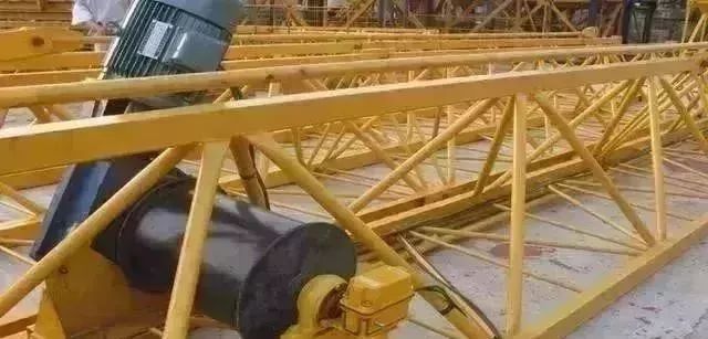 突发!四川珙县一建筑工地发生塔吊垮塌事故!已