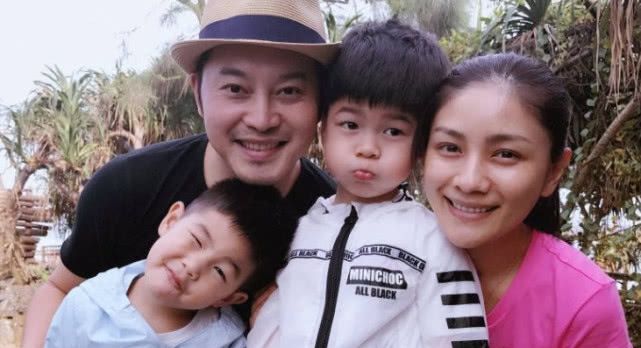 小鱼儿说胡可化了妆像大明星,没来得及高兴,又说素颜像“僵尸” 网上ag真人赌博试玩