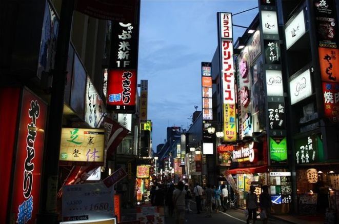 省吃俭用存款几无，如今的日本年轻人为何会越来越穷?