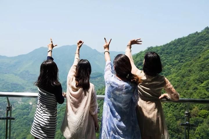 浙江最长高空玻璃栈道3天后试运营!就问你敢不敢!