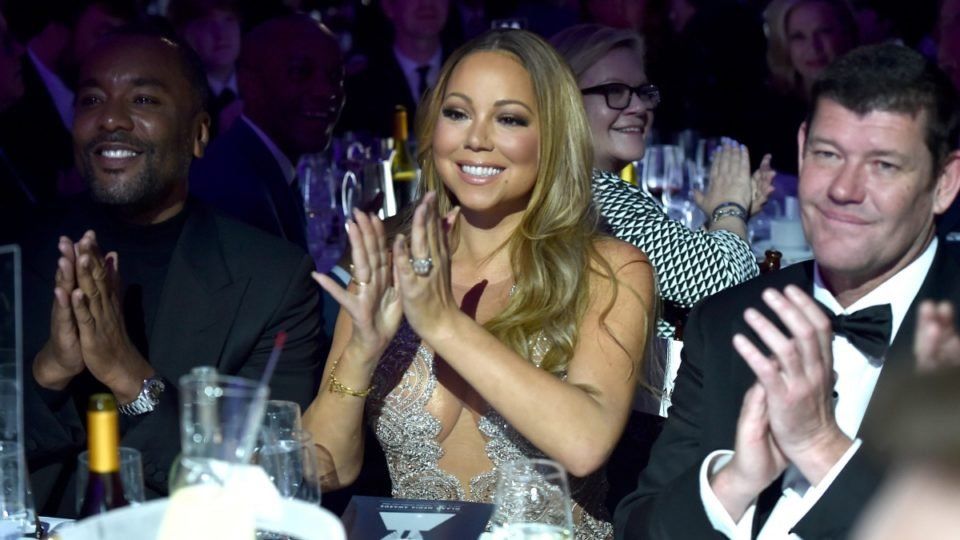 玛利亚凯莉留了两年的35克拉订婚钻戒,终于被