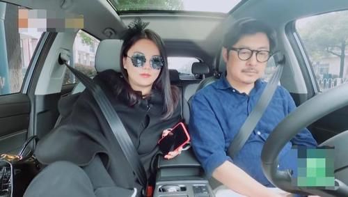 李湘秀豪宅又买车送粉丝，王岳伦破软饭印象，自揭是幕后老板