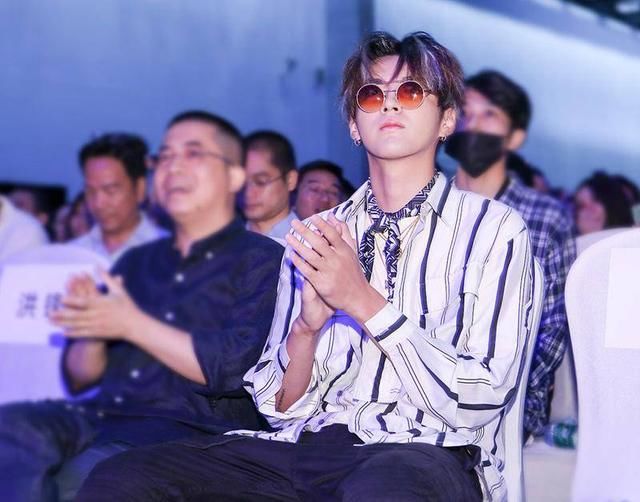 如何将吴亦凡打造成小米手机的视觉锤