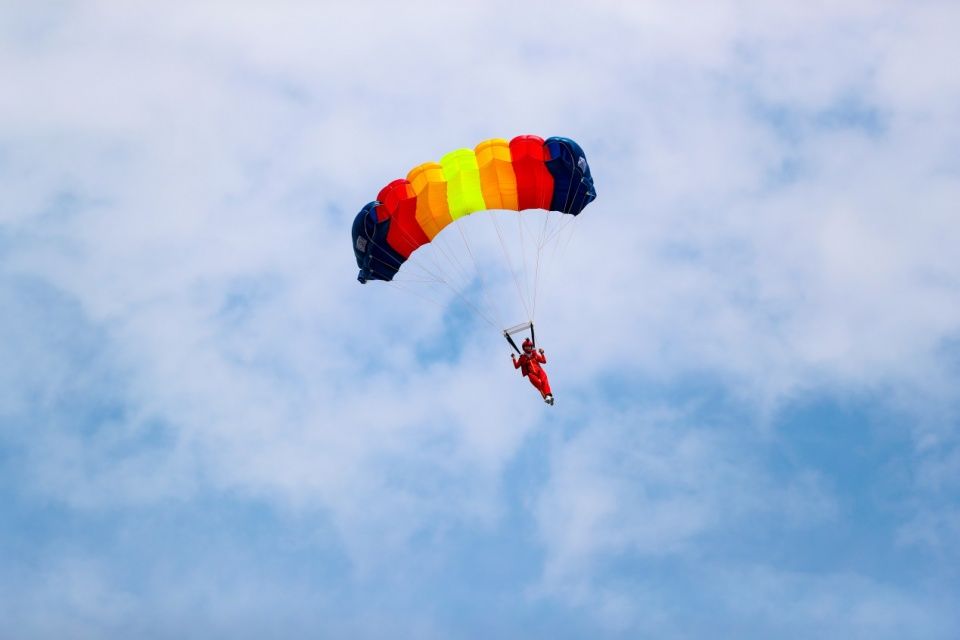 300米极限低空高度,亚洲跳伞女皇成功打破超低