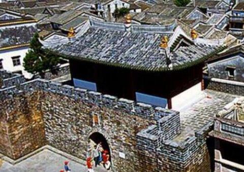 古代军服上的字是什么意思, 写兵字的强, 还是写