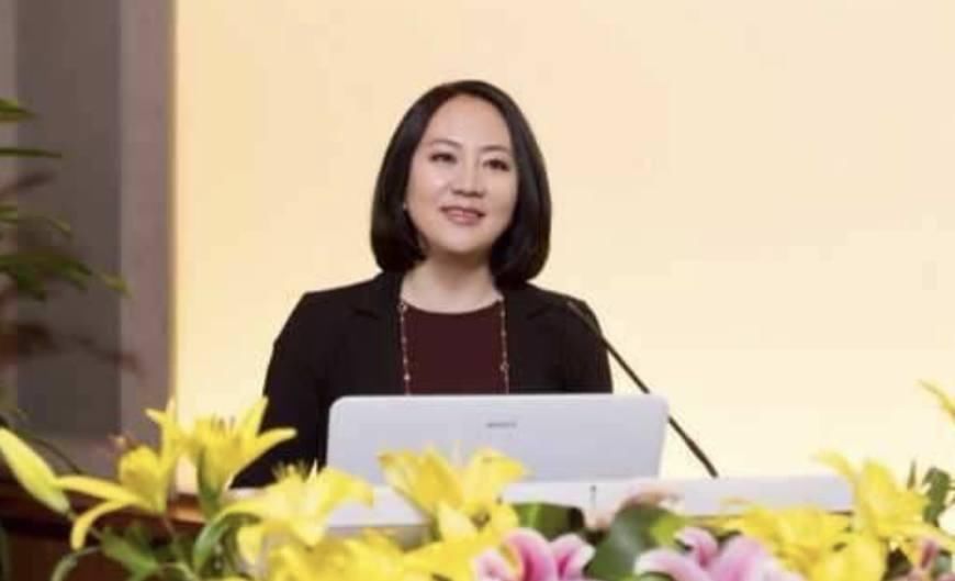 16岁更改姓氏随母姓,身份曾是个谜,如今接管千