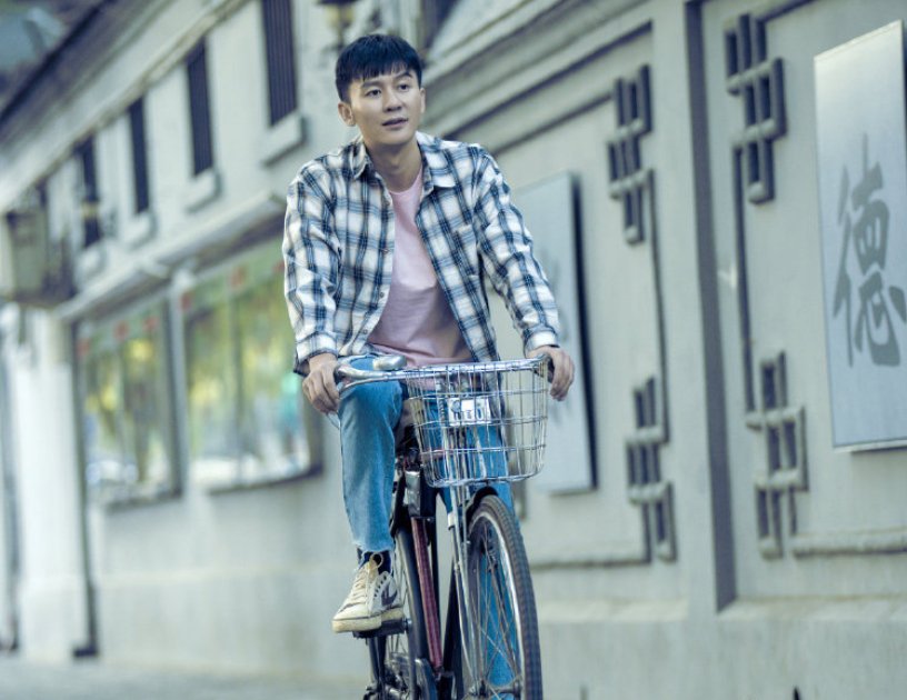 李晨新剧开播，42岁演高中生被吐槽太成熟，演技受到观众好评