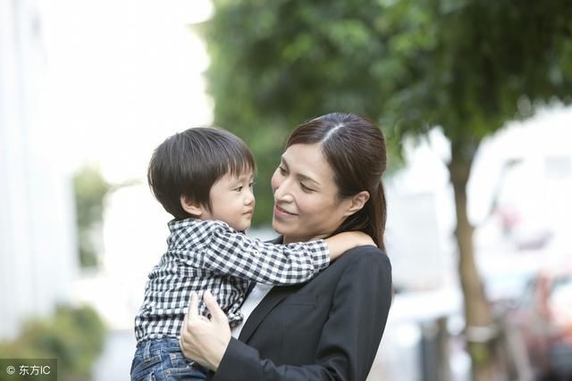 我和前夫三年生不出孩子，婆婆逼我离了婚，一年后婆婆没脸见我