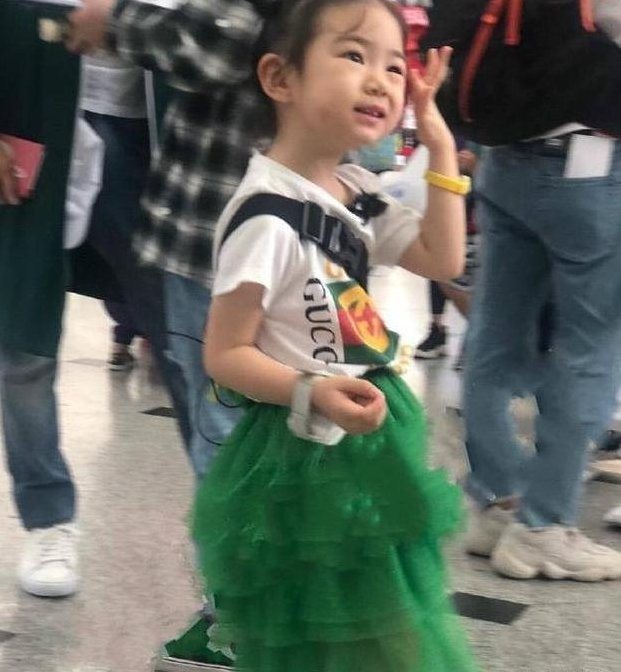 戚薇女儿录制节目时累到不想说话,李承铉的这