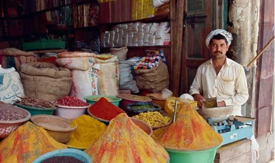巴基斯坦人是这样对待中国游客的!连水都不给