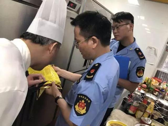 食品安全疏堵结合,在无证无照食品经营治理中