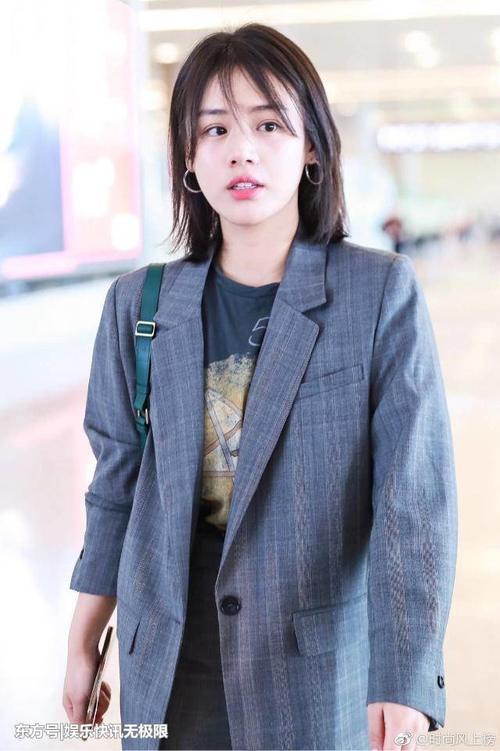 马思纯变胖了,穿夹克衫配牛仔裤显臃肿,网友: