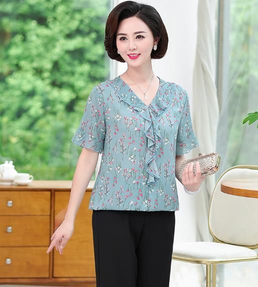 有气质的中年女性春装 t01a48ef3e5fec514f4.jpg