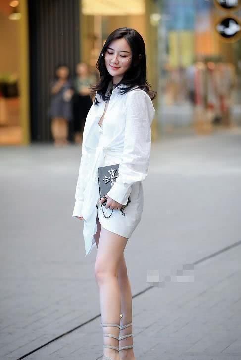 街拍:怎么会有这么美的女人,图8的身材能秒西方美杜莎!