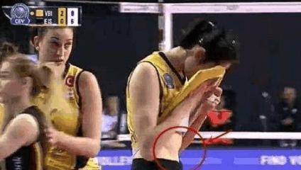 69 全国 69 热爱运动 69 (转)女排队长朱婷不小心露了腹肌