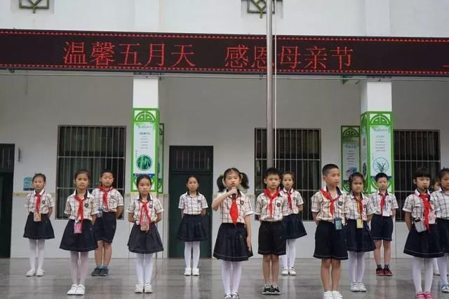 江南区各学校开展了形式多样的感恩母亲节主题