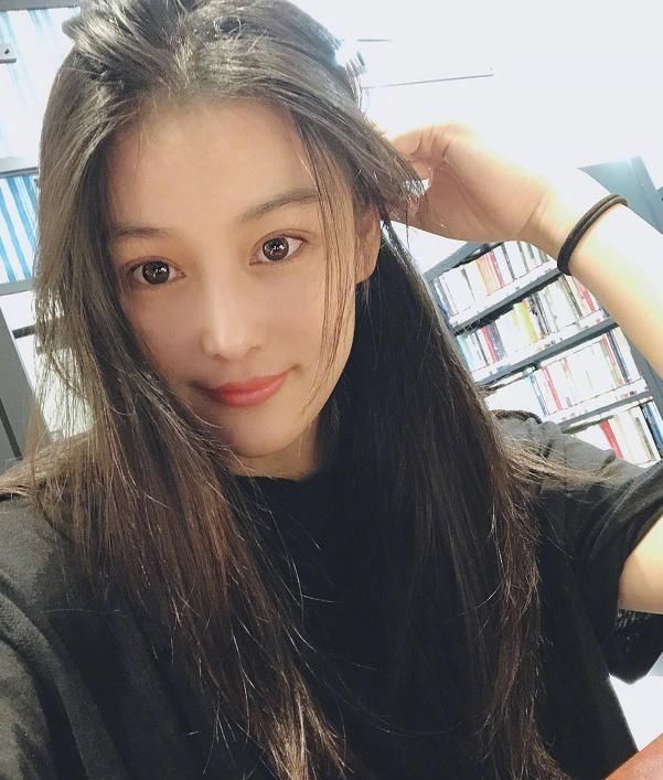 张馨予从不回应怀孕,双手暴露了真相,曾遭范冰