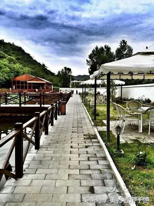 独家｜五一不涨价！人均200+，即可入住长城边儿上的荷塘月色！