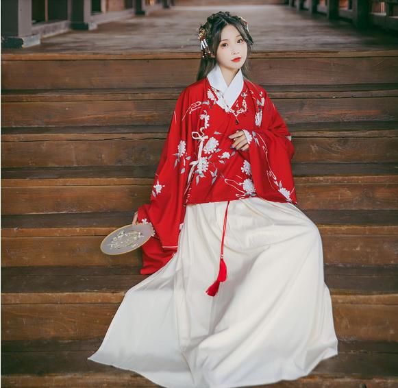 超大码红色汉服夏天穿搭,大红色汉服日常能穿吗