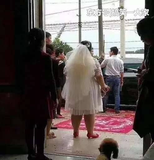 公司一男下属到女上司办公室, 想请几天假