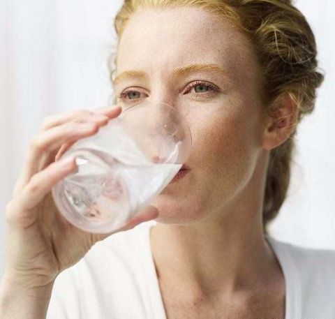 8杯水每天都必须要喝吗?喝水真的能排毒养颜