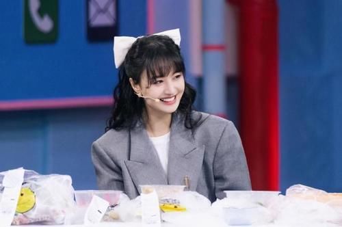 郑爽发文安慰受害者，被网友吐槽立人设，女明星还不能说话了？