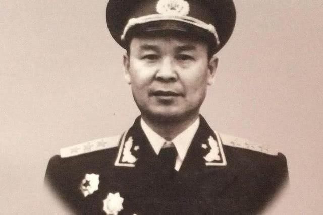 位开国上将与粟裕首次见面就较量,主政广西2