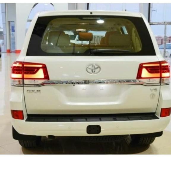 2019款手动挡的丰田陆地巡洋舰来了,没想到配