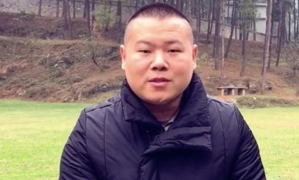 他是岳云鹏弟弟，在哥哥出名后，仍然选择在家种地照顾父母