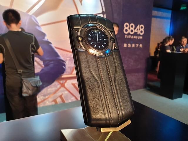 8848钛金手机M5真机图赏 贵有贵的理由