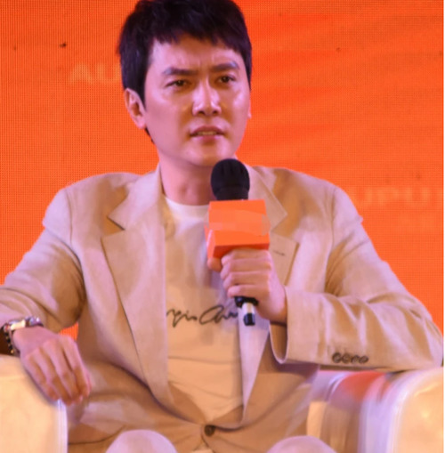 赵丽颖产后首更博严重注水,转发量破10万,疑买