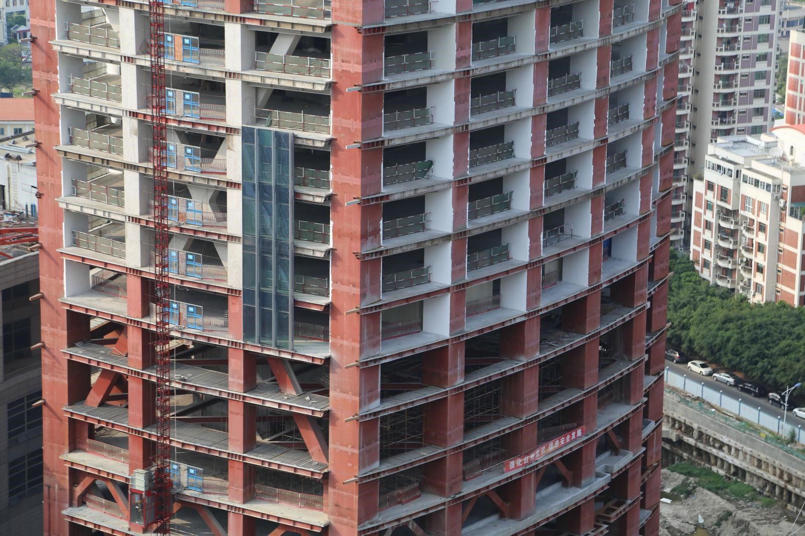 厦门该建筑物烂尾十四年,现如今大变身,成为福建省最高的大楼