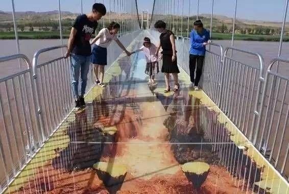 终于来了!浙江最长高空玻璃栈道开放!敢走我敬你是条汉子!