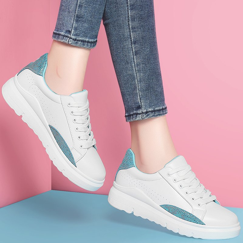 高跟鞋太累叫,今年换换时尚软底的小白鞋,漂亮