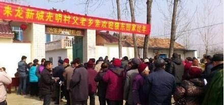 明星回老家，身价700亿刘强东捡柴烧火拉家具，而她却依旧耍大牌_【今日爆点】