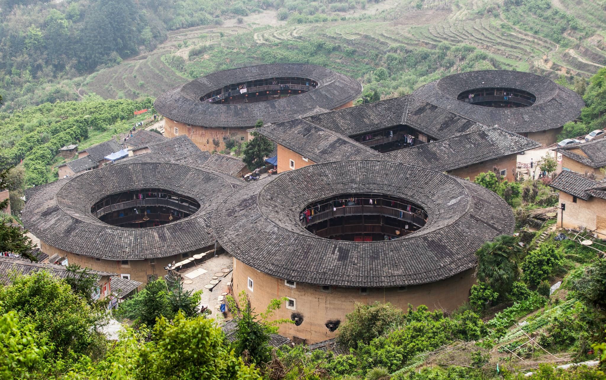 世界上独一无二的山区大型夯土民居建筑，南靖土楼