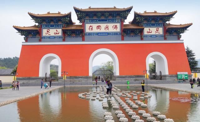 印度总理想来都不行!河南寺庙和尚尼姑住一起,皇帝公主在这出家