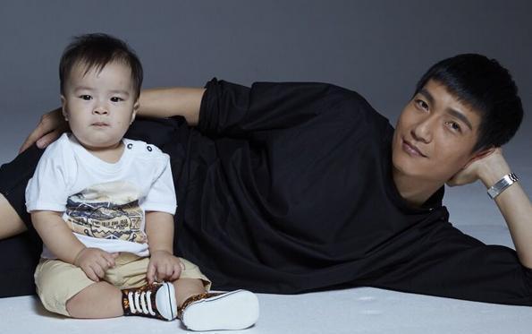 陈楚生二胎再添小王子,晒照分享当爹喜讯,两子