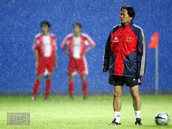 朱广沪:中国球员没养成好习惯 5年中国足球会