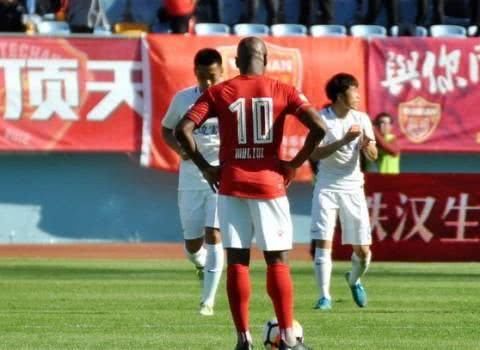 铮铮铁汉保级不能指望穆里奇,把他放在这里就