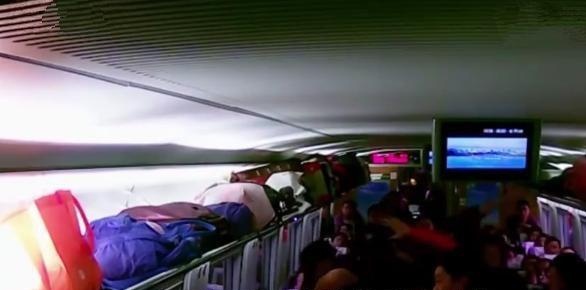 高铁霸座女称我想坐哪就坐哪,铁警:那你去坐