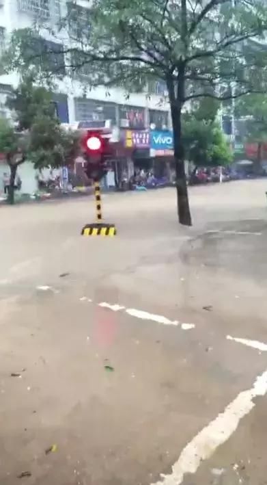 除了陆川，博白、容县多地也被洪水围困！明天广西局部仍有暴雨