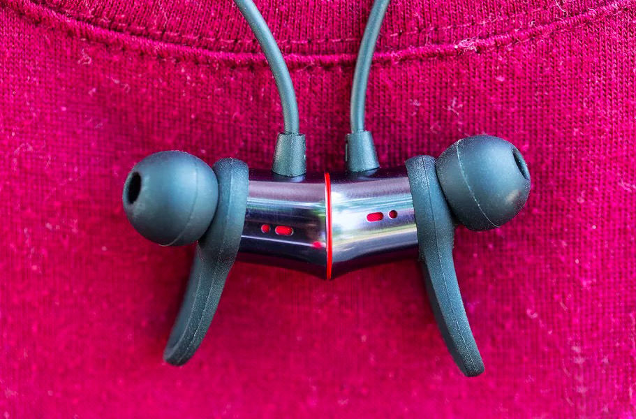 一加子弹无线耳机 临危不乱 ,还支持快速充电_