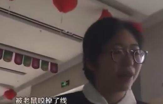 男子银行取款1万元却少了14张, 银行: 既然发现了就给你