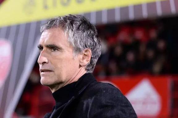 打响冬窗第一枪!法甲保级球队连签黑猫旧将