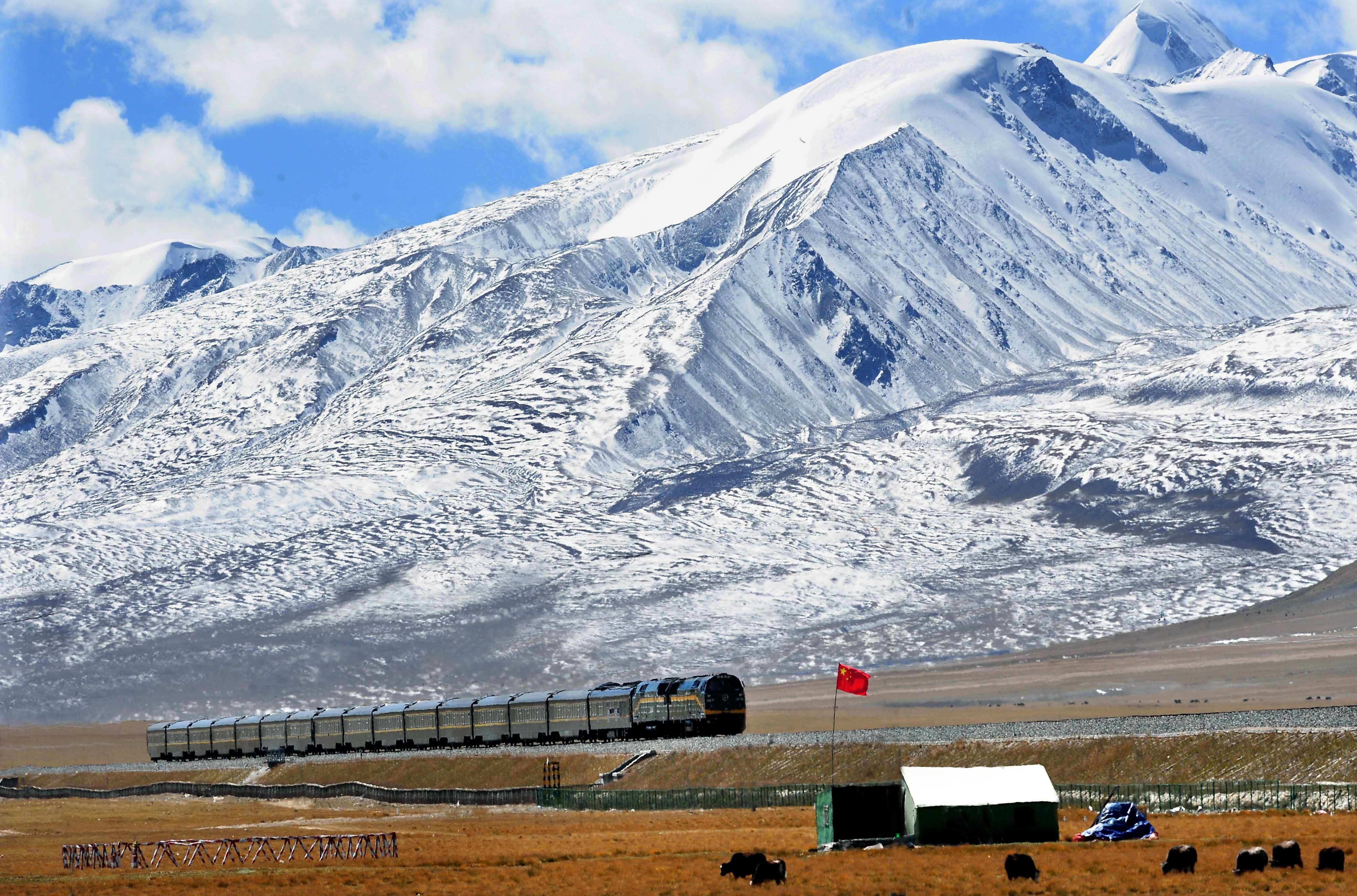 世界上海拔最高的高原铁路，就在中国，网友:通往天堂的铁路_【快资讯】