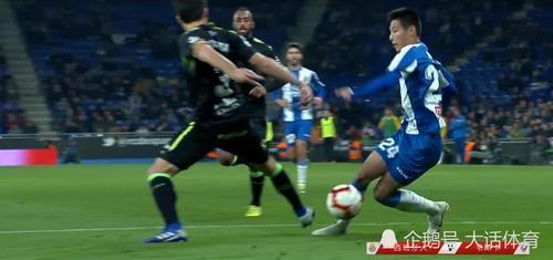 扎心了!西班牙人1:1韦斯卡,武磊击中立柱后,一