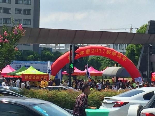 人家读大学兴高采烈我像狗熊就义,十二年付出