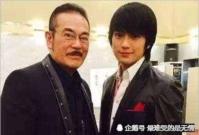 他是风云里的雄霸,儿子个个都是帅哥,如今79岁